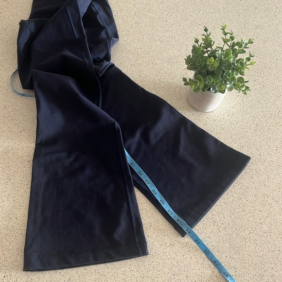Lululemon Sz 4 Groove Pant Flare *Full-On Luon (super thick) True Navy (hemmed) - Picture 12 of 16